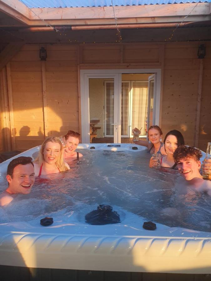 Sleeps 12 Hot Tub Sauna Cinema Pets Welcome Enniskillen Eksteriør billede